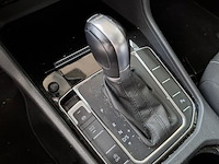Personenauto, volkswagen, golf sportsvan - afbeelding 28 van  61