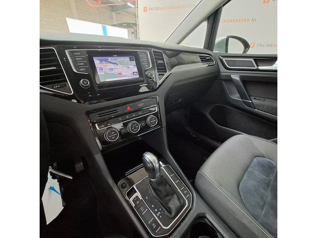 Personenauto, volkswagen, golf sportsvan - afbeelding 29 van  61