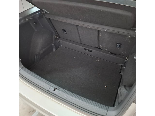 Personenauto, volkswagen, golf sportsvan - afbeelding 35 van  61