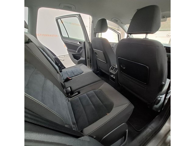 Personenauto, volkswagen, golf sportsvan - afbeelding 36 van  61
