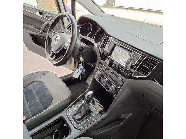 Personenauto, volkswagen, golf sportsvan - afbeelding 38 van  61
