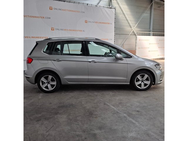 Personenauto, volkswagen, golf sportsvan - afbeelding 34 van  61