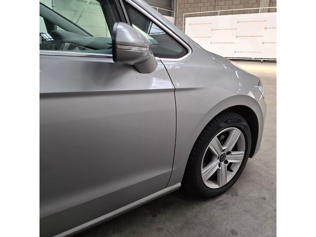 Personenauto, volkswagen, golf sportsvan - afbeelding 45 van  61