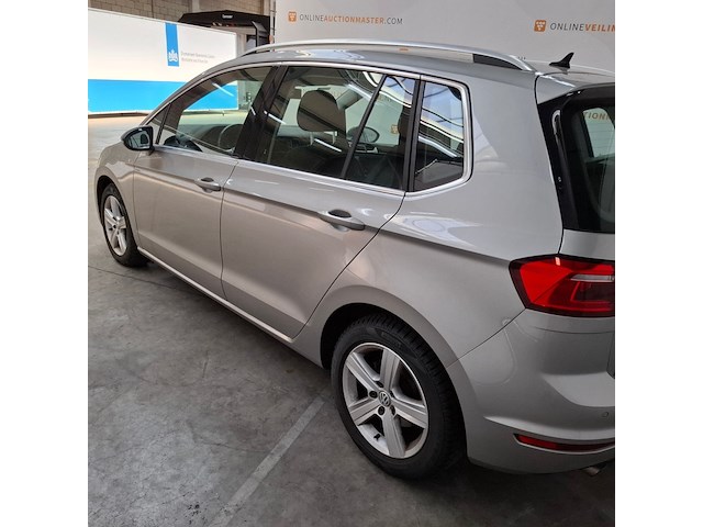 Personenauto, volkswagen, golf sportsvan - afbeelding 61 van  61