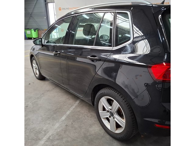 Personenauto, volkswagen, golf sportsvan - afbeelding 2 van  73