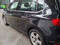 Personenauto, volkswagen, golf sportsvan - afbeelding 2 van  73