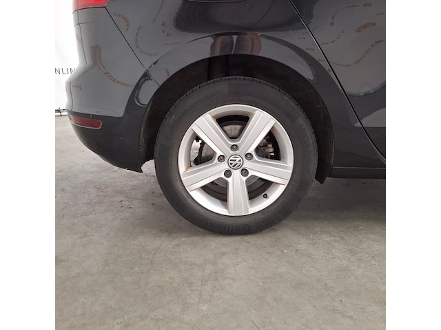 Personenauto, volkswagen, golf sportsvan - afbeelding 17 van  73