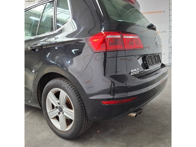 Personenauto, volkswagen, golf sportsvan - afbeelding 19 van  73