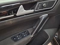 Personenauto, volkswagen, golf sportsvan - afbeelding 28 van  73