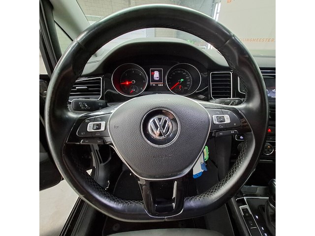 Personenauto, volkswagen, golf sportsvan - afbeelding 32 van  73