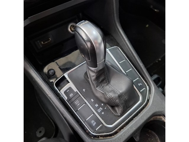 Personenauto, volkswagen, golf sportsvan - afbeelding 38 van  73