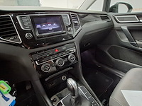 Personenauto, volkswagen, golf sportsvan - afbeelding 39 van  73