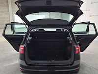 Personenauto, volkswagen, golf sportsvan - afbeelding 43 van  73