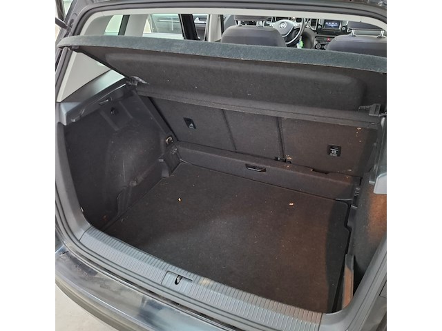 Personenauto, volkswagen, golf sportsvan - afbeelding 44 van  73