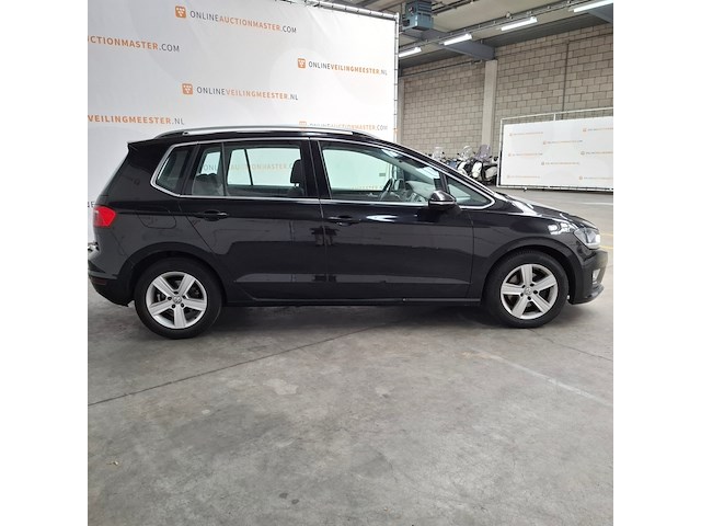 Personenauto, volkswagen, golf sportsvan - afbeelding 34 van  73