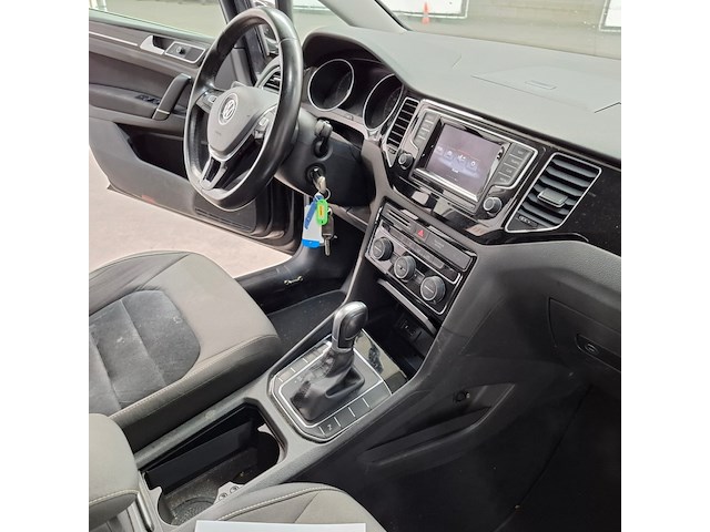 Personenauto, volkswagen, golf sportsvan - afbeelding 49 van  73