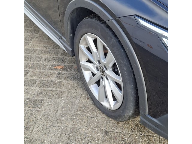 Personenauto volkswagen, golf, zwart, bouwjaar 2021 - afbeelding 2 van  46