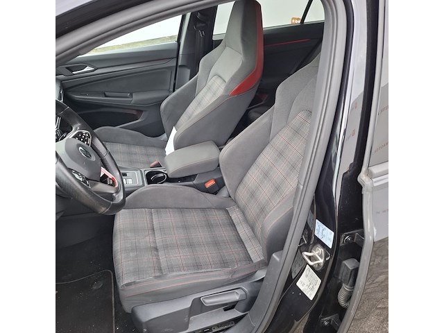 Personenauto, volkswagen, golf - afbeelding 11 van  60