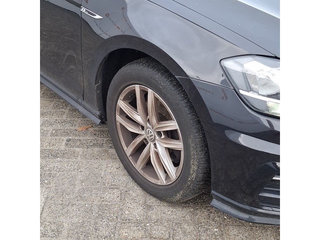 Personenauto, volkswagen, golf - afbeelding 2 van  49