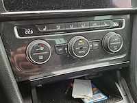 Personenauto, volkswagen, golf - afbeelding 22 van  49