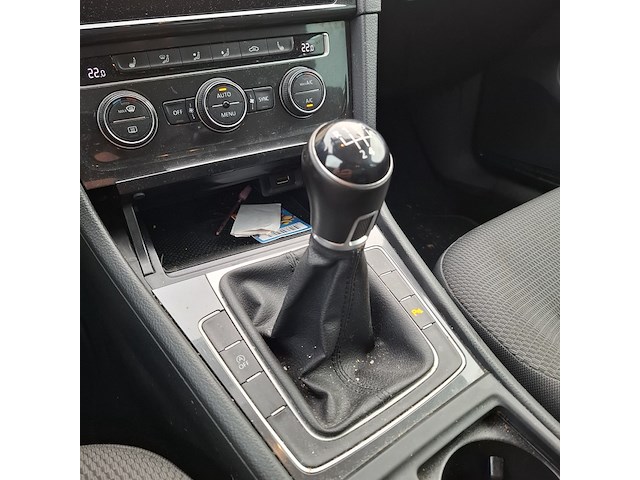 Personenauto, volkswagen, golf - afbeelding 25 van  49