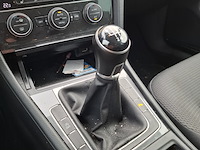 Personenauto, volkswagen, golf - afbeelding 25 van  49