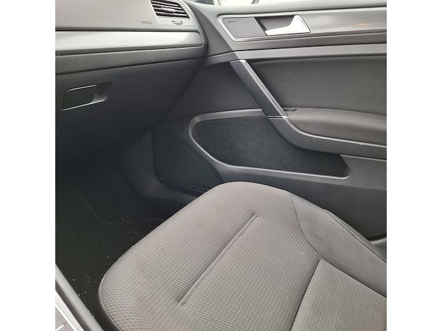 Personenauto, volkswagen, golf - afbeelding 26 van  49