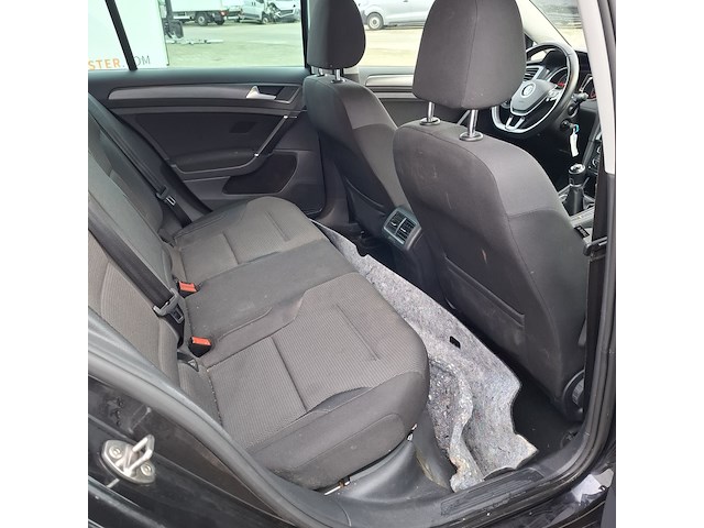 Personenauto, volkswagen, golf - afbeelding 32 van  49