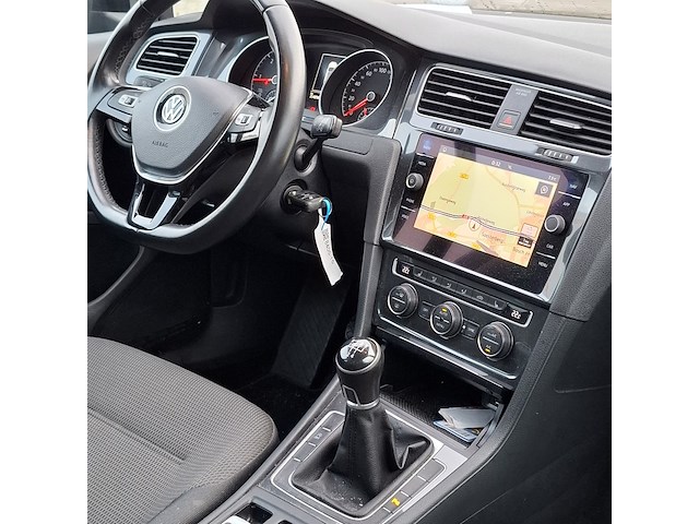 Personenauto, volkswagen, golf - afbeelding 36 van  49