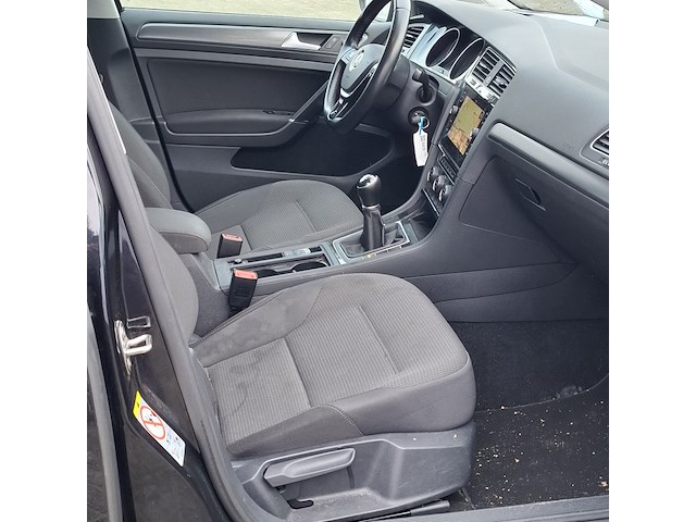 Personenauto, volkswagen, golf - afbeelding 37 van  49