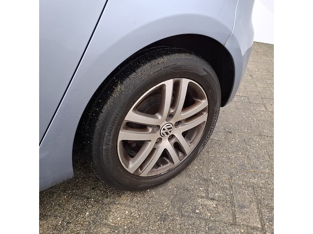 Personenauto, volkswagen, golf - afbeelding 3 van  47