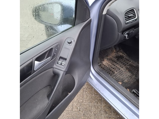 Personenauto, volkswagen, golf - afbeelding 16 van  47