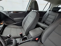 Personenauto, volkswagen, golf - afbeelding 26 van  47