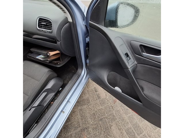 Personenauto, volkswagen, golf - afbeelding 32 van  47