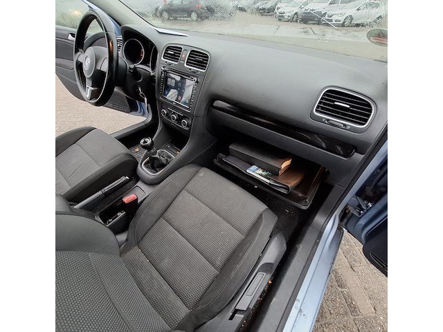 Personenauto, volkswagen, golf - afbeelding 33 van  47