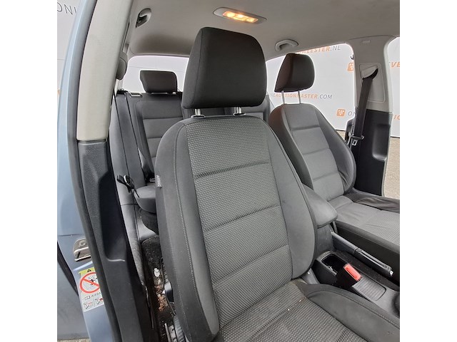 Personenauto, volkswagen, golf - afbeelding 35 van  47