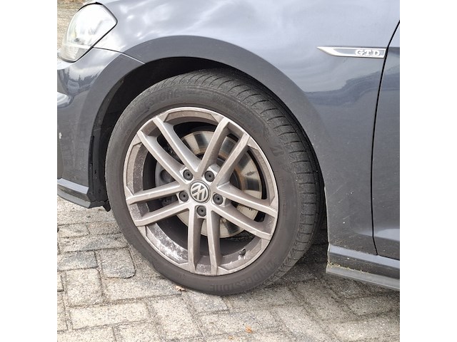 Personenauto, volkswagen, golf - afbeelding 2 van  52