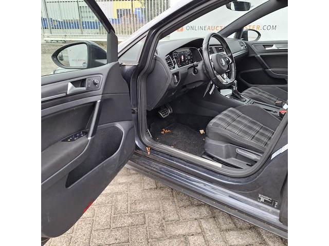 Personenauto, volkswagen, golf - afbeelding 16 van  52