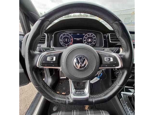 Personenauto, volkswagen, golf - afbeelding 19 van  52
