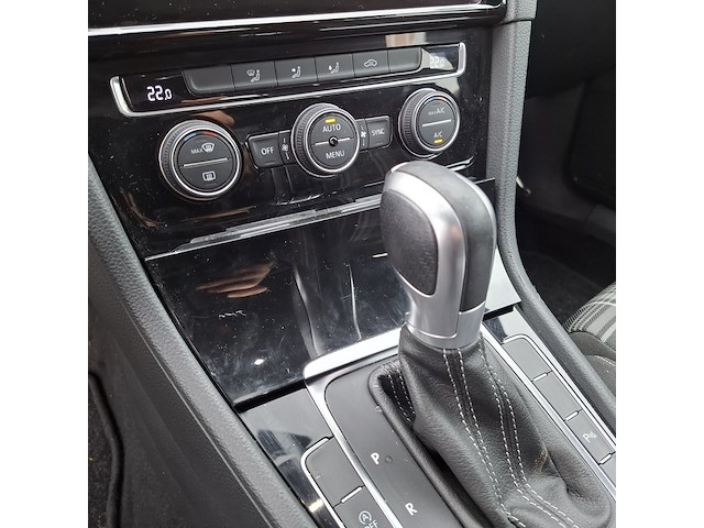 Personenauto, volkswagen, golf - afbeelding 24 van  52