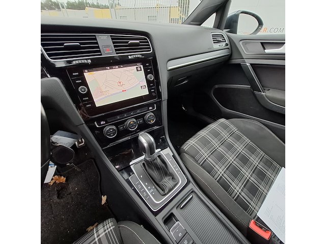 Personenauto, volkswagen, golf - afbeelding 25 van  52