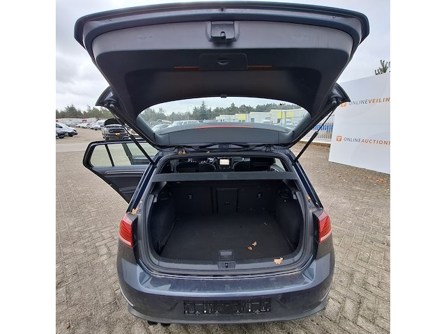 Personenauto, volkswagen, golf - afbeelding 28 van  52