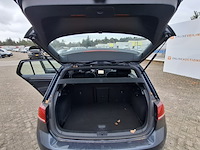 Personenauto, volkswagen, golf - afbeelding 28 van  52