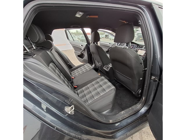 Personenauto, volkswagen, golf - afbeelding 31 van  52