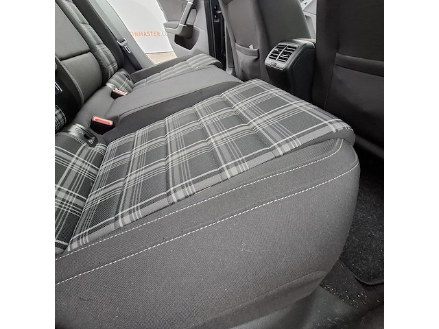 Personenauto, volkswagen, golf - afbeelding 32 van  52