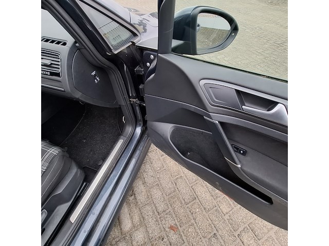 Personenauto, volkswagen, golf - afbeelding 33 van  52