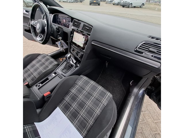 Personenauto, volkswagen, golf - afbeelding 35 van  52