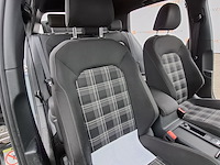 Personenauto, volkswagen, golf - afbeelding 36 van  52
