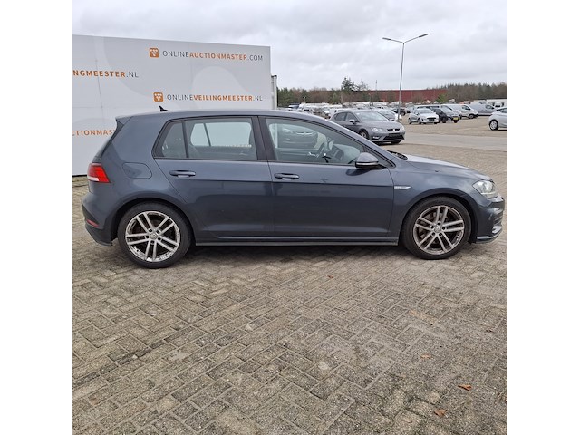 Personenauto, volkswagen, golf - afbeelding 34 van  52
