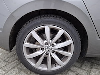 Personenauto, volkswagen, golf - afbeelding 12 van  46